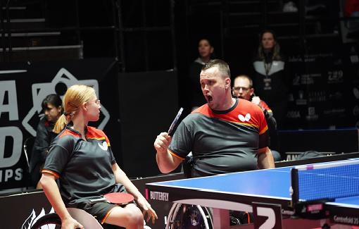 Sandra Mikolaschek und Thomas Brüchle im Mixed an der Tischtennisplatte